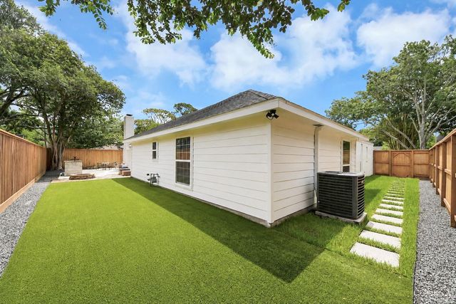 11906 Pebble Rock Drive, Houston, TX 77077