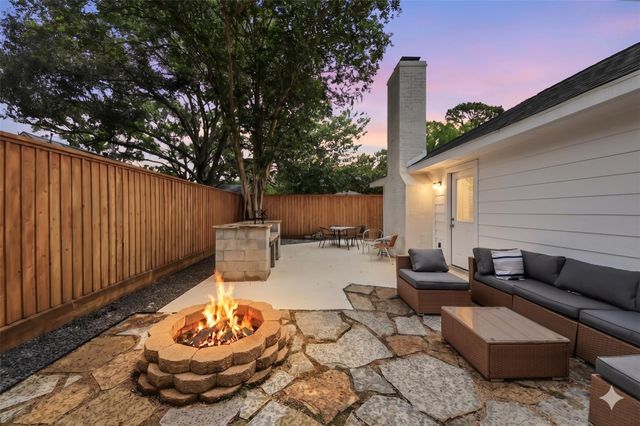 11906 Pebble Rock Drive, Houston, TX 77077