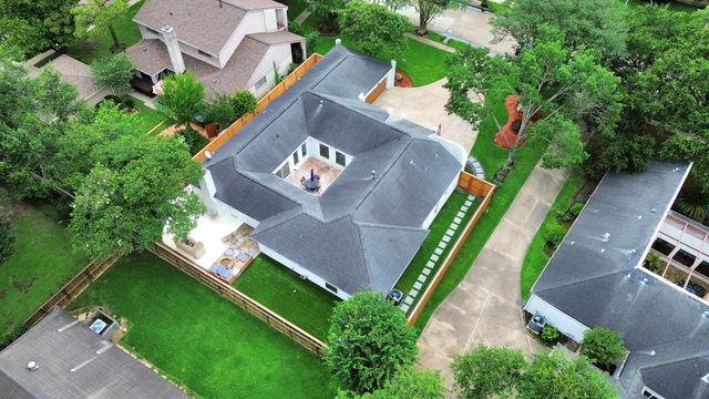 11906 Pebble Rock Drive, Houston, TX 77077
