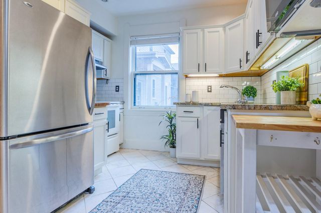 918 Goodrich Avenue A, Saint Paul, MN 55105