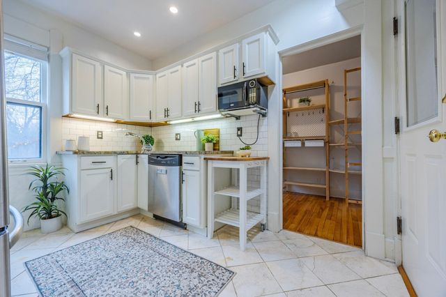 918 Goodrich Avenue A, Saint Paul, MN 55105