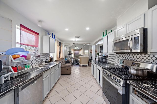 1122 N Magnolia Dale Drive, Fresno, TX 77545
