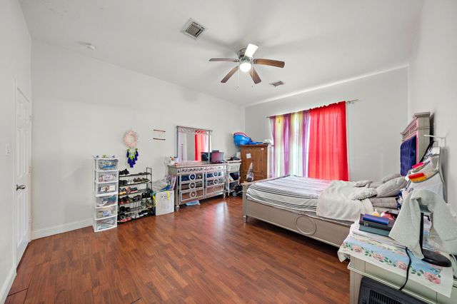 1122 N Magnolia Dale Drive, Fresno, TX 77545