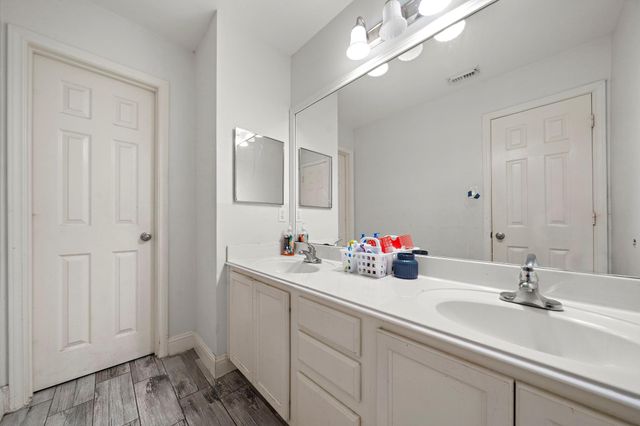1122 N Magnolia Dale Drive, Fresno, TX 77545