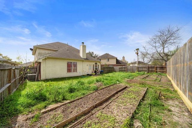 1122 N Magnolia Dale Drive, Fresno, TX 77545