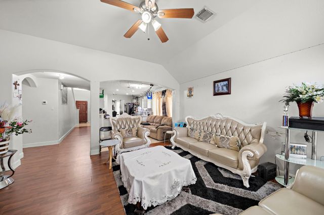 1122 N Magnolia Dale Drive, Fresno, TX 77545