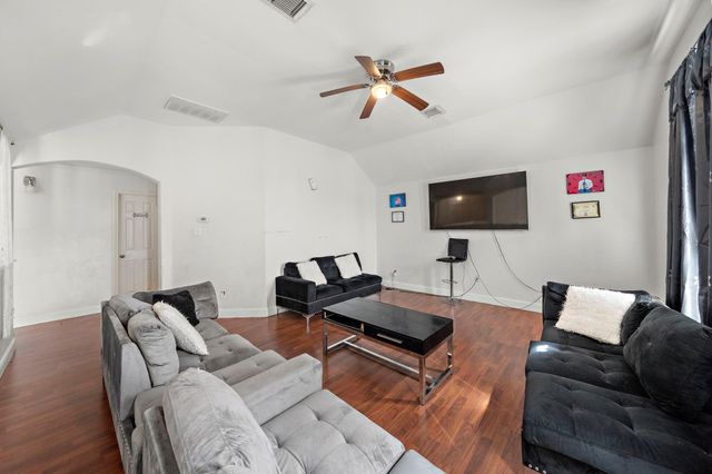 1122 N Magnolia Dale Drive, Fresno, TX 77545