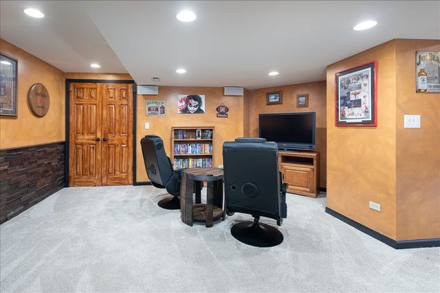 1576 Pine Lake Drive, Naperville, IL 60564