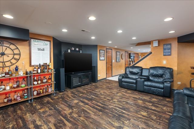 1576 Pine Lake Drive, Naperville, IL 60564