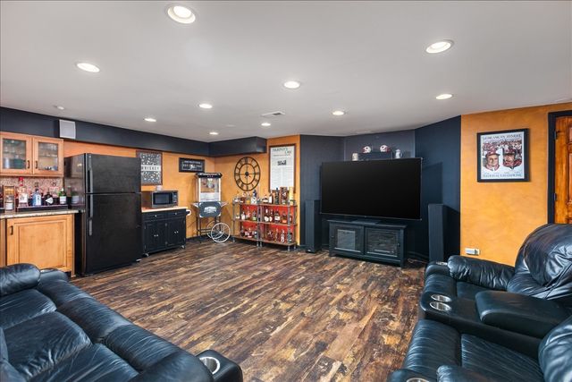 1576 Pine Lake Drive, Naperville, IL 60564