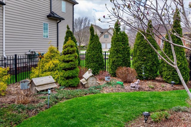 1576 Pine Lake Drive, Naperville, IL 60564