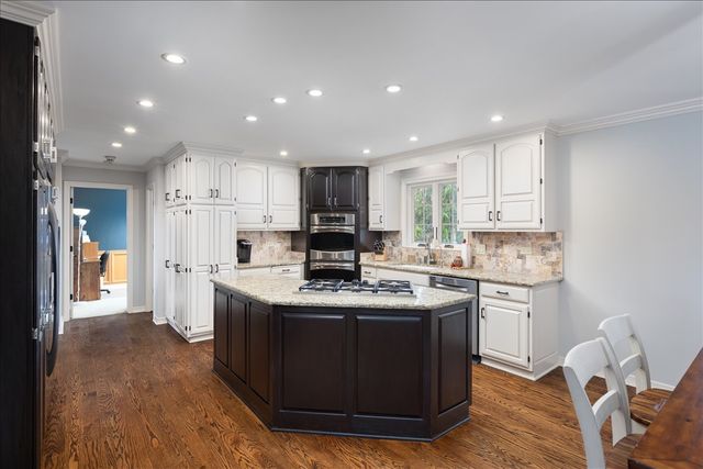 1576 Pine Lake Drive, Naperville, IL 60564