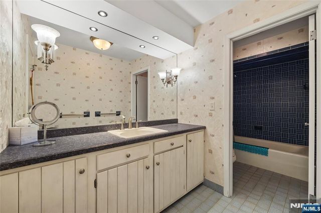 8 Brush Hill Road, Kinnelon Borough, NJ 07405