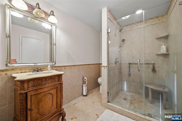 8 Brush Hill Road, Kinnelon Borough, NJ 07405