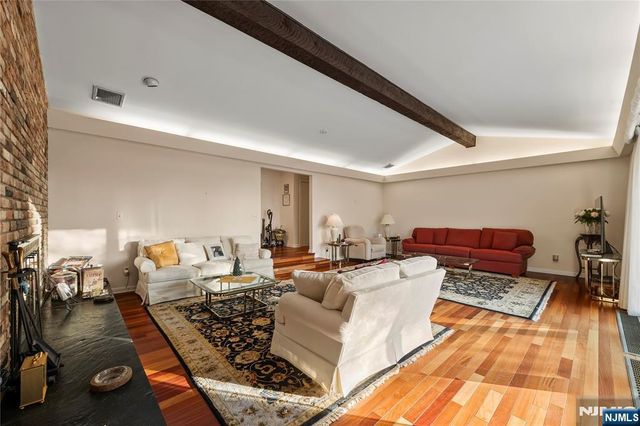 8 Brush Hill Road, Kinnelon Borough, NJ 07405