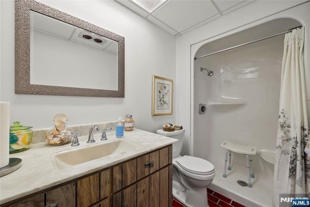 8 Brush Hill Road, Kinnelon Borough, NJ 07405