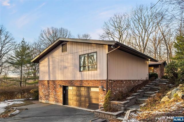 8 Brush Hill Road, Kinnelon Borough, NJ 07405