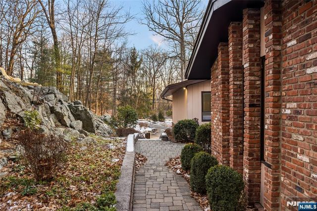 8 Brush Hill Road, Kinnelon Borough, NJ 07405