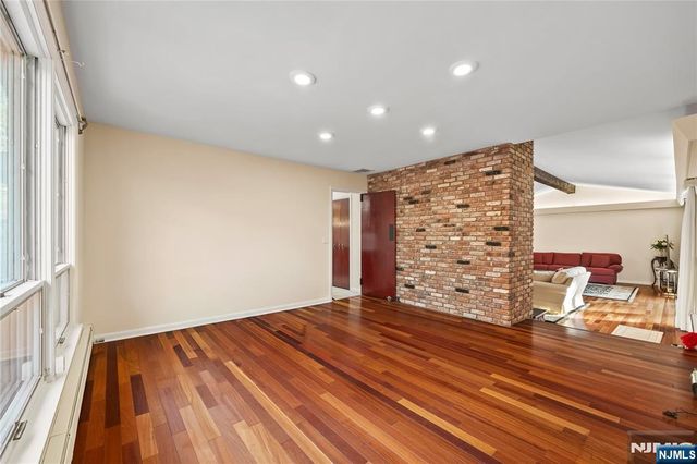 8 Brush Hill Road, Kinnelon Borough, NJ 07405