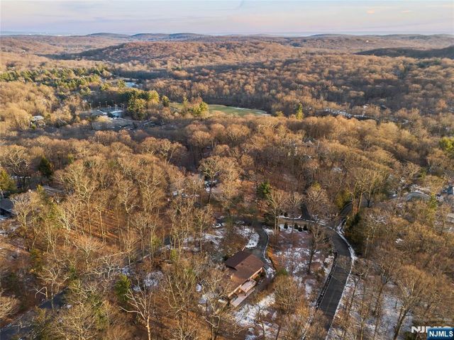 8 Brush Hill Road, Kinnelon Borough, NJ 07405