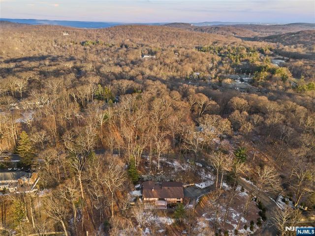 8 Brush Hill Road, Kinnelon Borough, NJ 07405