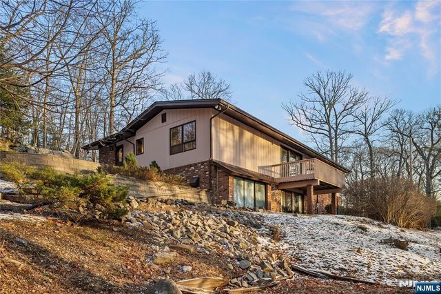 8 Brush Hill Road, Kinnelon Borough, NJ 07405