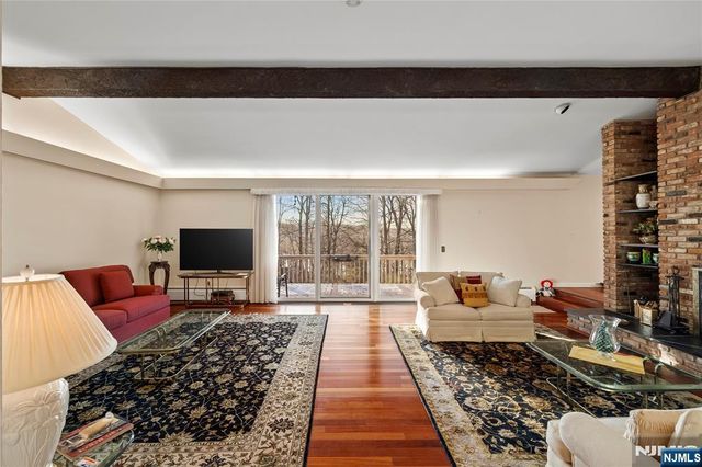 8 Brush Hill Road, Kinnelon Borough, NJ 07405