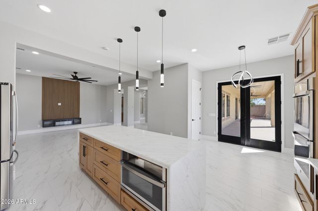 8001 W SAN JUAN Avenue, Glendale, AZ 85303