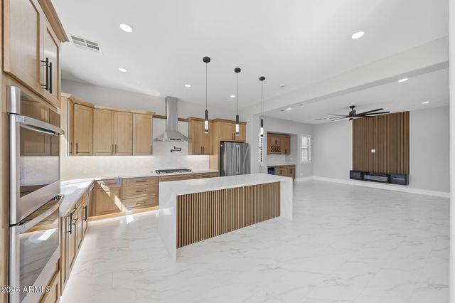 8001 W SAN JUAN Avenue, Glendale, AZ 85303