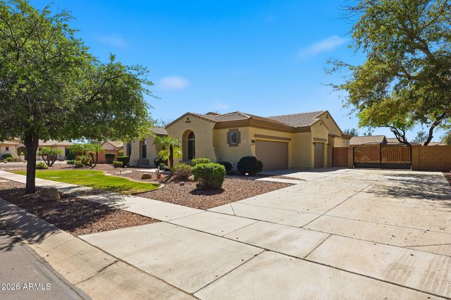 8001 W SAN JUAN Avenue, Glendale, AZ 85303