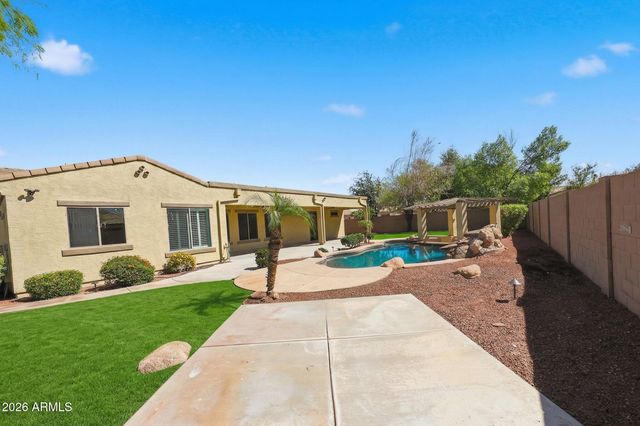 8001 W SAN JUAN Avenue, Glendale, AZ 85303