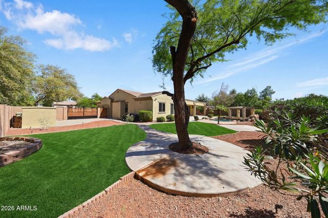 8001 W SAN JUAN Avenue, Glendale, AZ 85303