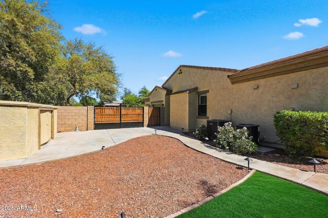 8001 W SAN JUAN Avenue, Glendale, AZ 85303