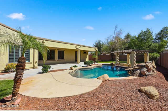 8001 W SAN JUAN Avenue, Glendale, AZ 85303