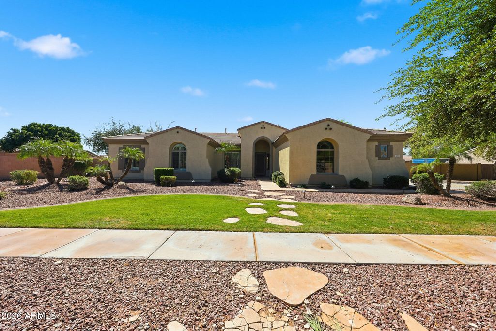8001 W SAN JUAN Avenue, Glendale, AZ 85303