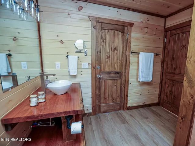 433 Ball Mountain Lane, Gatlinburg, TN 37738