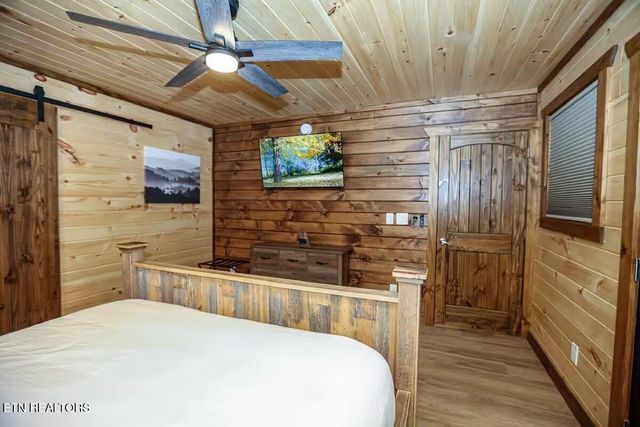 433 Ball Mountain Lane, Gatlinburg, TN 37738