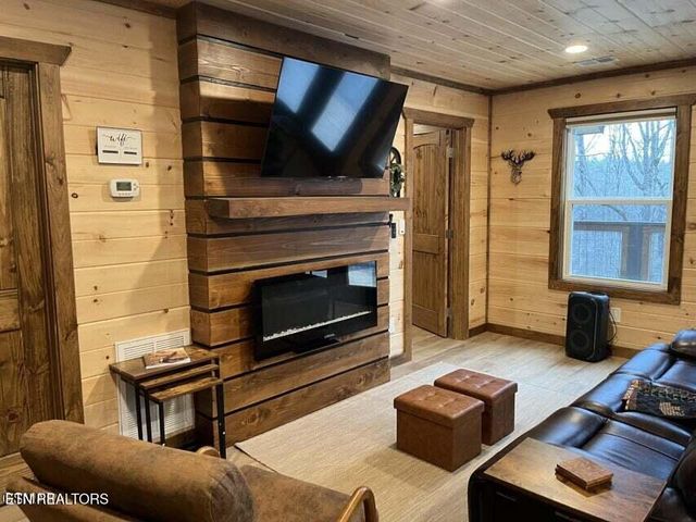 433 Ball Mountain Lane, Gatlinburg, TN 37738