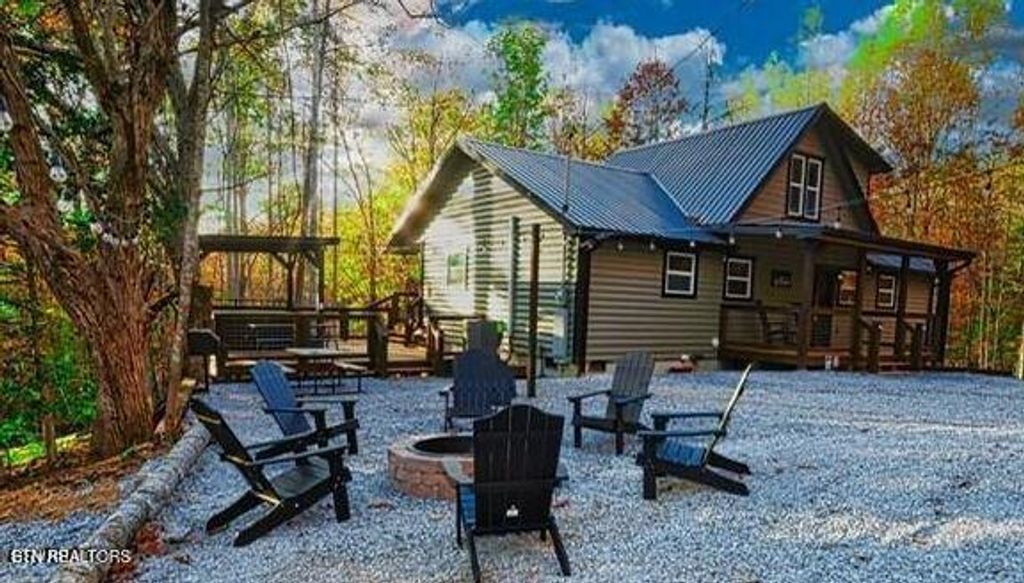 433 Ball Mountain Lane, Gatlinburg, TN 37738