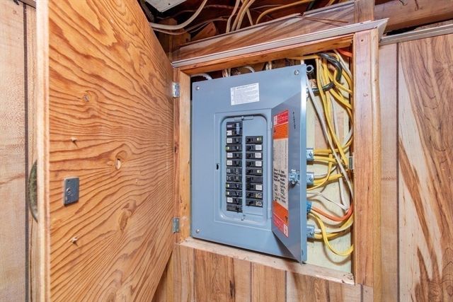 37 Reeds Ln, Holbrook, MA 02343