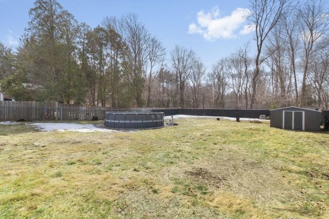 37 Reeds Ln, Holbrook, MA 02343