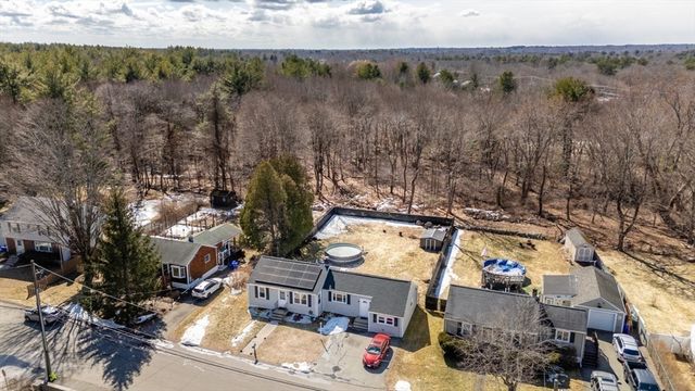 37 Reeds Ln, Holbrook, MA 02343