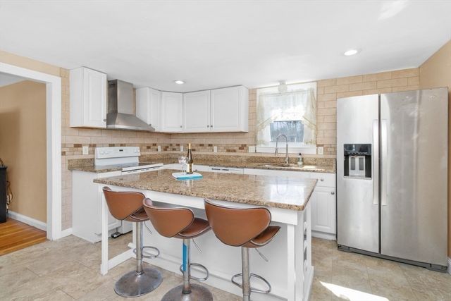 37 Reeds Ln, Holbrook, MA 02343