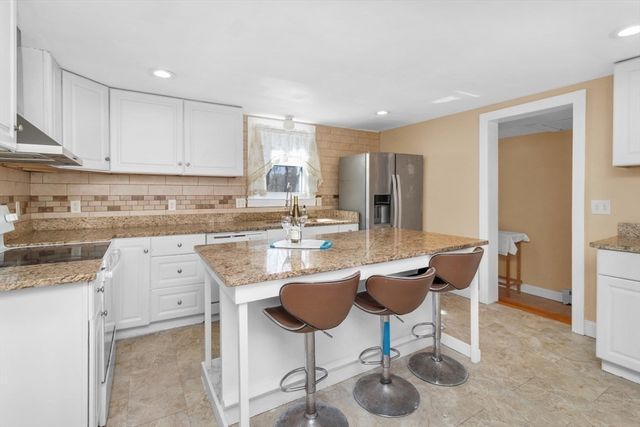 37 Reeds Ln, Holbrook, MA 02343