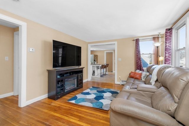 37 Reeds Ln, Holbrook, MA 02343