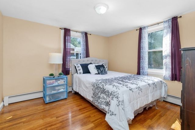 37 Reeds Ln, Holbrook, MA 02343