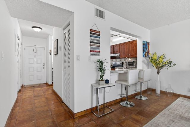 172 W Laurel Drive 1102, Margate, FL 33063