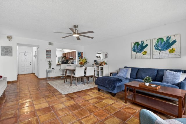 172 W Laurel Drive 1102, Margate, FL 33063