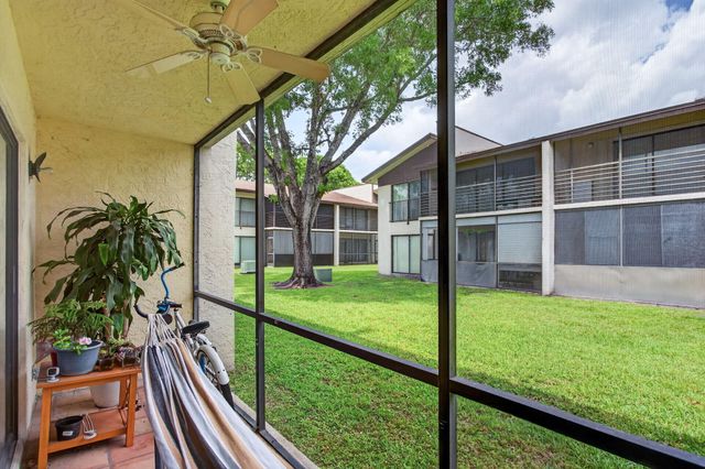 172 W Laurel Drive 1102, Margate, FL 33063