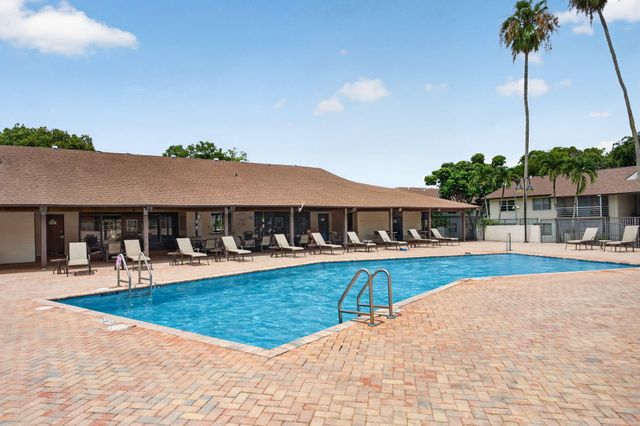 172 W Laurel Drive 1102, Margate, FL 33063